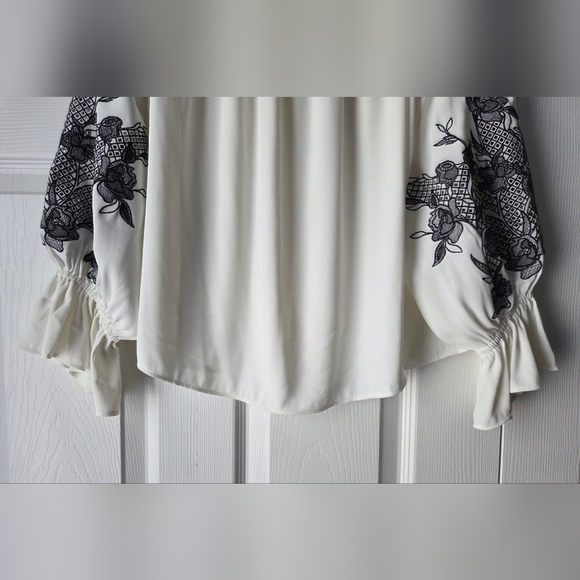 White House Black Market Off-Shoulder Top With Floral Embroidered Sleeves Size M - Picture 7 of 12